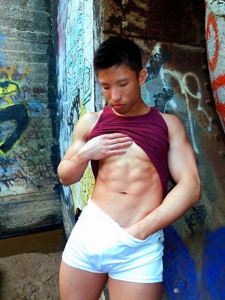 Asian muscular Jessie Lee get naked and showing his ass outdoor