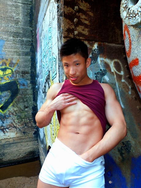 Asian muscular Jessie Lee get naked and showing his ass outdoor