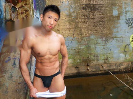 Asian muscular Jessie Lee get naked and showing his ass outdoor