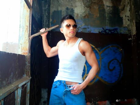 Asian bodybuilder Jessie Lee shows a perfect body