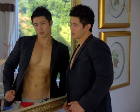 Asian bodybuilder Peter Le shows a perfect body