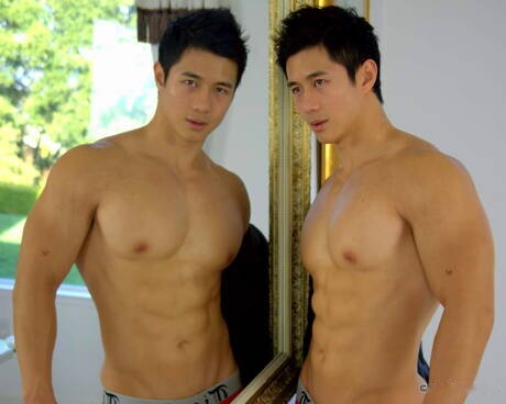 Asian bodybuilder Peter Le shows a perfect body