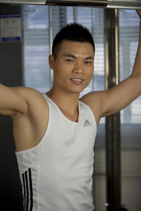 Asian beefy Ben undressing and showing tight butt