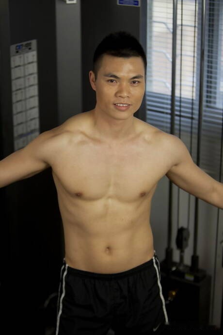 Asian beefy Ben undressing and showing tight butt