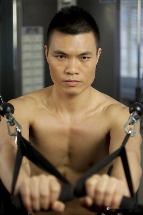 Asian beefy Ben undressing and showing tight butt