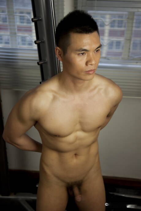 Asian beefy Ben undressing and showing tight butt