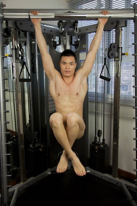 Asian beefy Ben undressing and showing tight butt