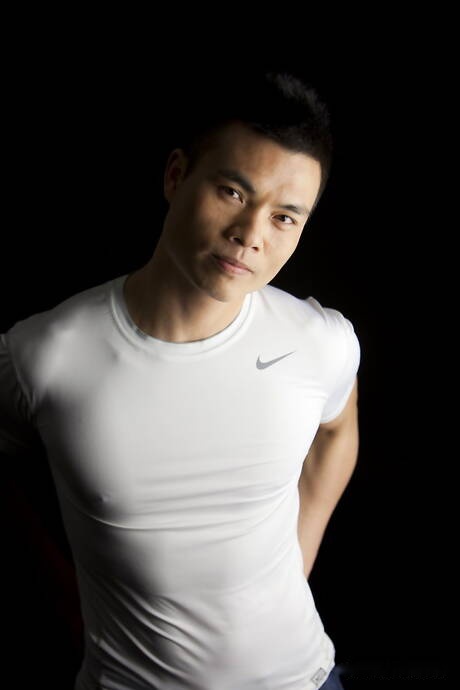 亞洲超帥哥 Ben 裸體擺造型