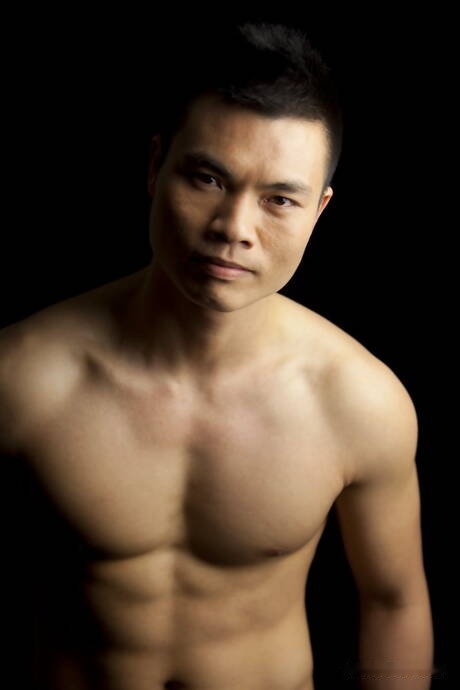 亞洲超帥哥 Ben 裸體擺造型