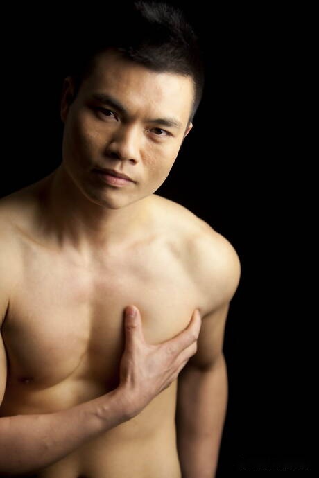 亞洲超帥哥 Ben 裸體擺造型