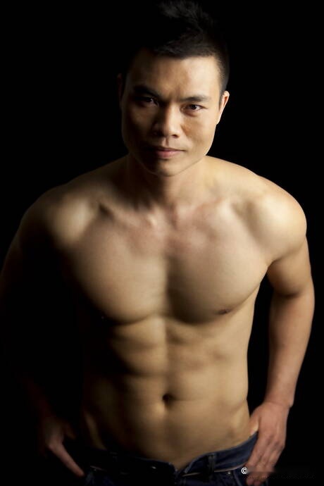 亞洲超帥哥 Ben 裸體擺造型