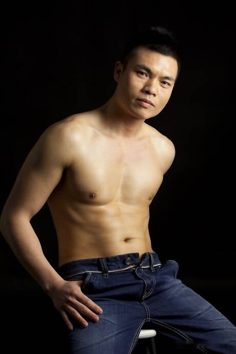 亞洲超帥哥 Ben 裸體擺造型