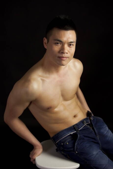 亞洲超帥哥 Ben 裸體擺造型