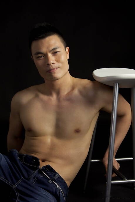 亞洲超帥哥 Ben 裸體擺造型