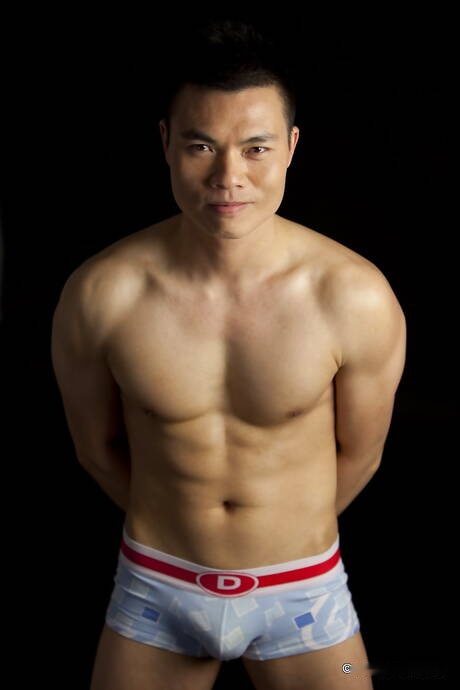 亞洲超帥哥 Ben 裸體擺造型