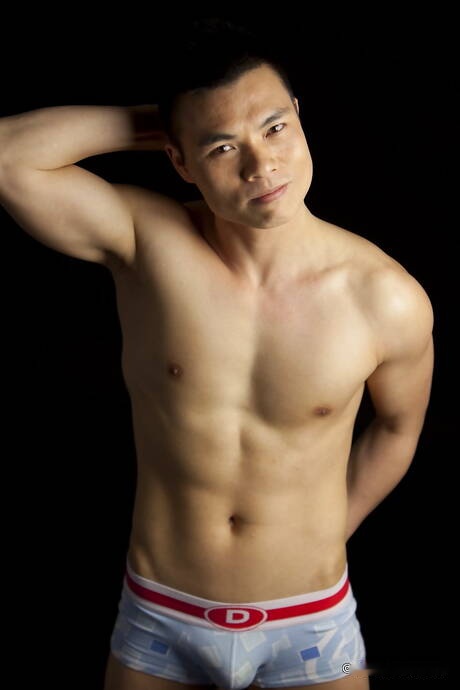 亞洲超帥哥 Ben 裸體擺造型