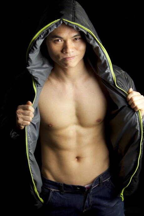 亞洲超帥哥 Ben 裸體擺造型