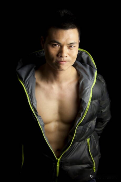 亞洲超帥哥 Ben 裸體擺造型