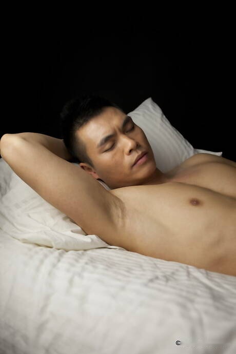 Peter Fever: Asian superstud Ben posing naked