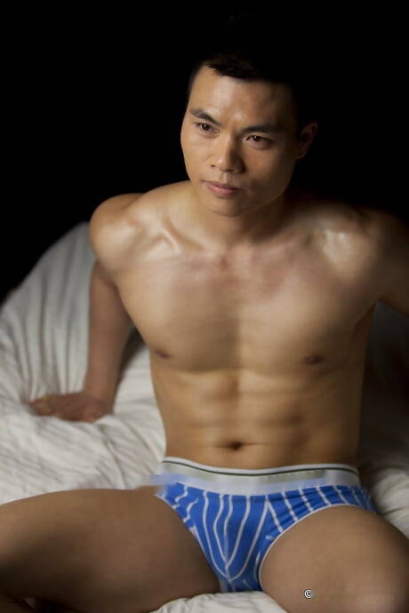 亞洲超帥哥 Ben 裸體擺造型