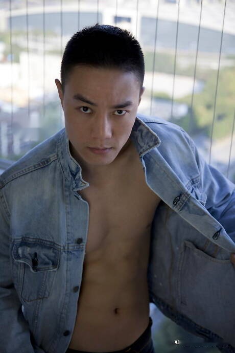 Asian well-built Andy Stroker shows a perfect body