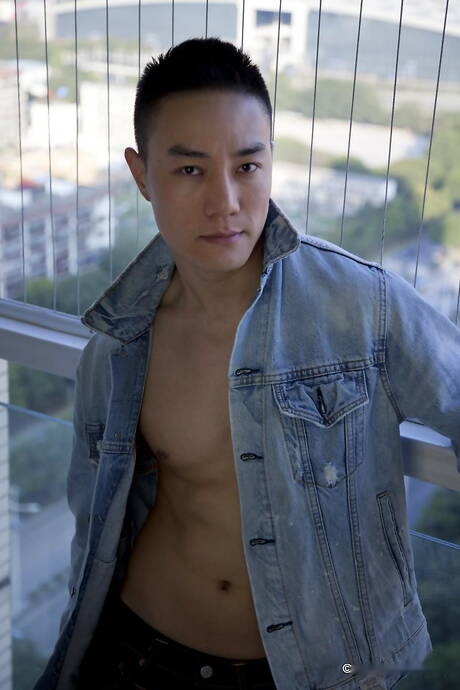 Asian well-built Andy Stroker shows a perfect body