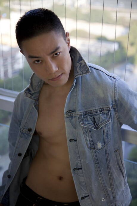 Asian well-built Andy Stroker shows a perfect body
