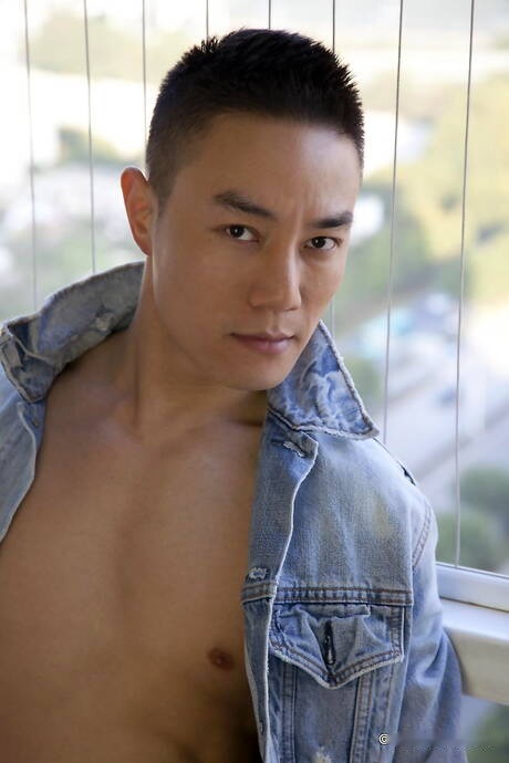 Asian well-built Andy Stroker shows a perfect body