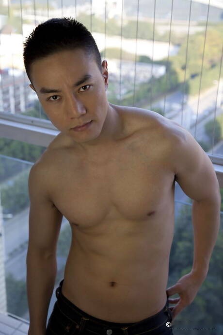 Asian well-built Andy Stroker shows a perfect body