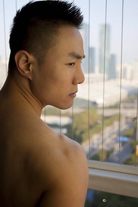 Asian well-built Andy Stroker shows a perfect body