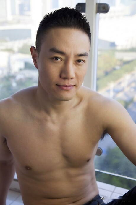 Asian well-built Andy Stroker shows a perfect body