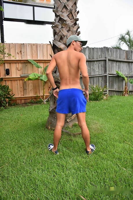 Famous americans, beefy David Ace and strongman Fx Rios have anal sex in the pool