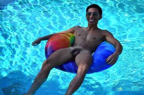 Peter Fever: Famous americans, beefy David Ace and strongman Fx Rios have anal sex in the pool