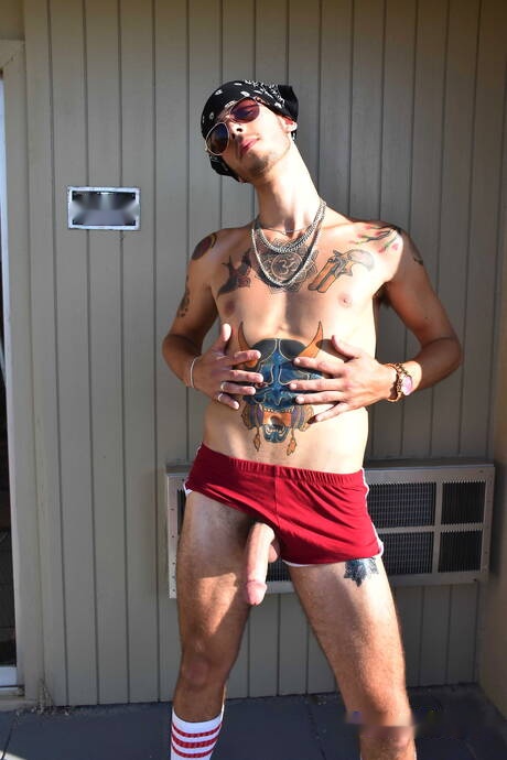 Americani sexy, il duro Alex Chu e il giovane Ari Nucci in una scena di succhiacazzi all