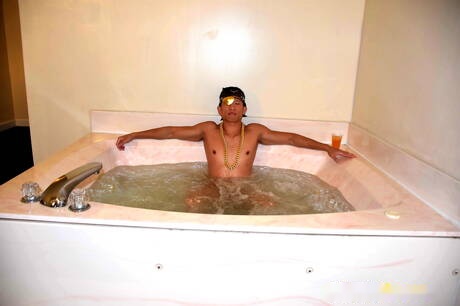 Peter Fever: Pretty american boys strong bull Jessie Lee and hunk Fx Rios have a hot sex in bath