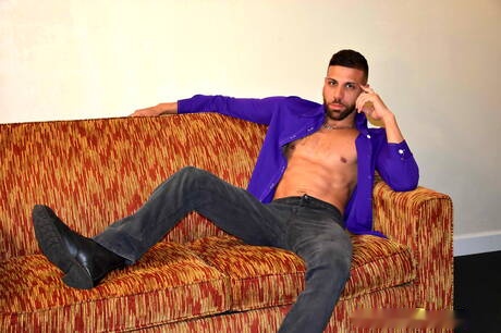 Los guapos estadounidenses Jessie Lee y el galán Fx Rios tienen sexo caliente en el baño