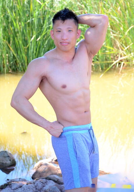 Asian bull Jessie Lee get naked and showing hot butt outdoor