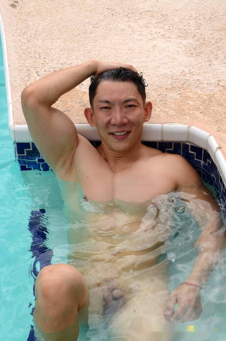 Oriental beefy Cody Hong and oriental muscular Ken Ott fuck ass after sucking dick at the pool