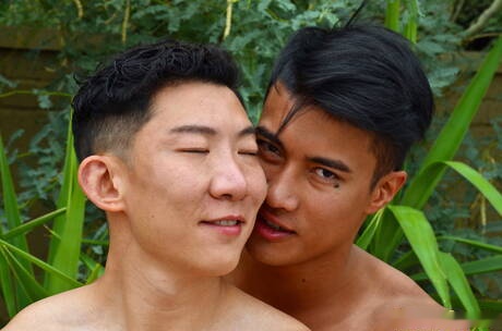Oriental beefy Cody Hong and oriental muscular Ken Ott fuck ass after sucking dick at the pool