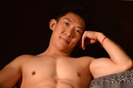 Husky guy Bren Bradshaw and asian muscular Cody Hong get naked and showing nice ass outdoor