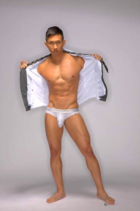 Oriental tough guy Jeffierce undressing and showing hot ass