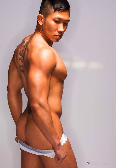 Oriental tough guy Jeffierce undressing and showing hot ass