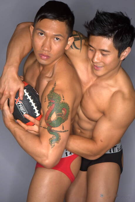 Peter Fever: Asian bull Peter Le and  Jeffierce shows a muscle body