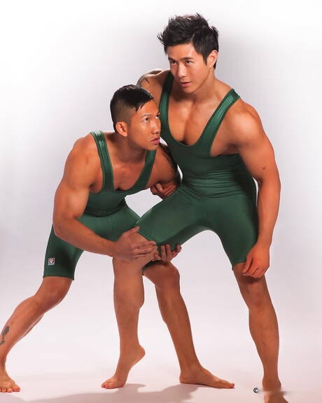 Oriental bull Peter Le and strongman Jeffierce shows a beautiful body