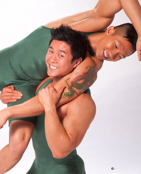 Oriental bull Peter Le and strongman Jeffierce shows a beautiful body