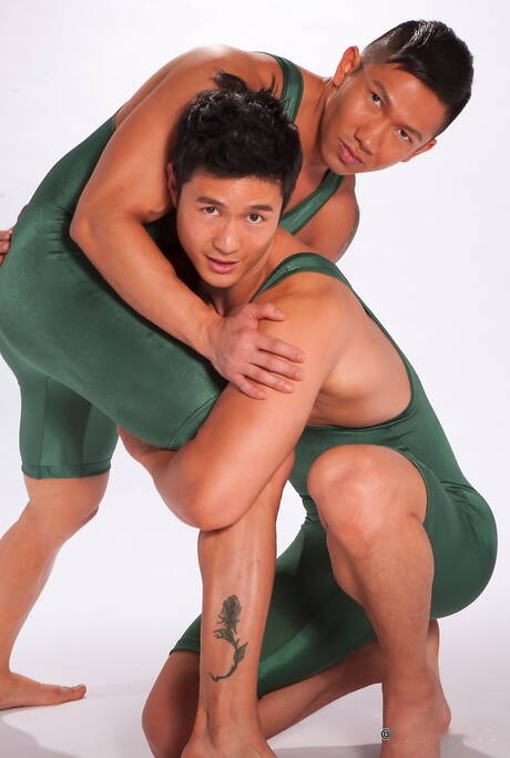 Oriental bull Peter Le and strongman Jeffierce shows a beautiful body