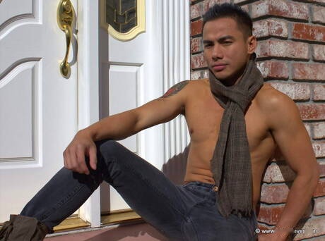 Oriental tough guy Jethro undressing and showing his ass outdoor