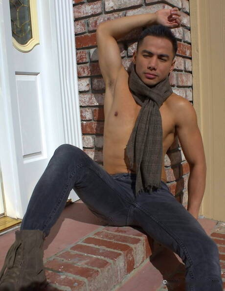 Oriental tough guy Jethro undressing and showing his ass outdoor