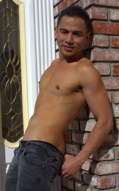 Oriental tough guy Jethro undressing and showing his ass outdoor