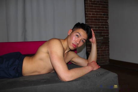 Oriental beefy Dylan Art Nguyen posing naked and showing tight ass